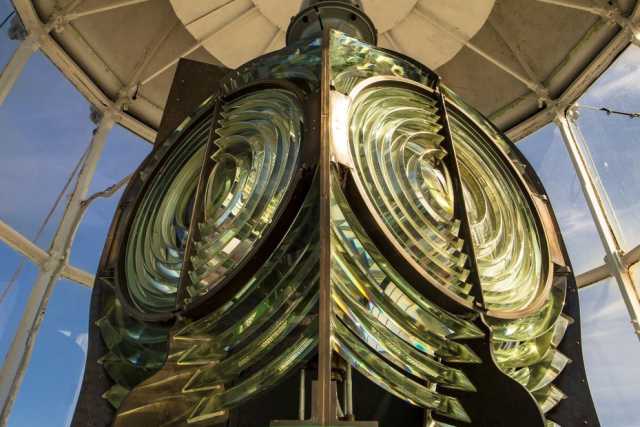 Antiche lanterne e meravigliosi panorami: visita al Faro di Bari, il "guardiano del mare"